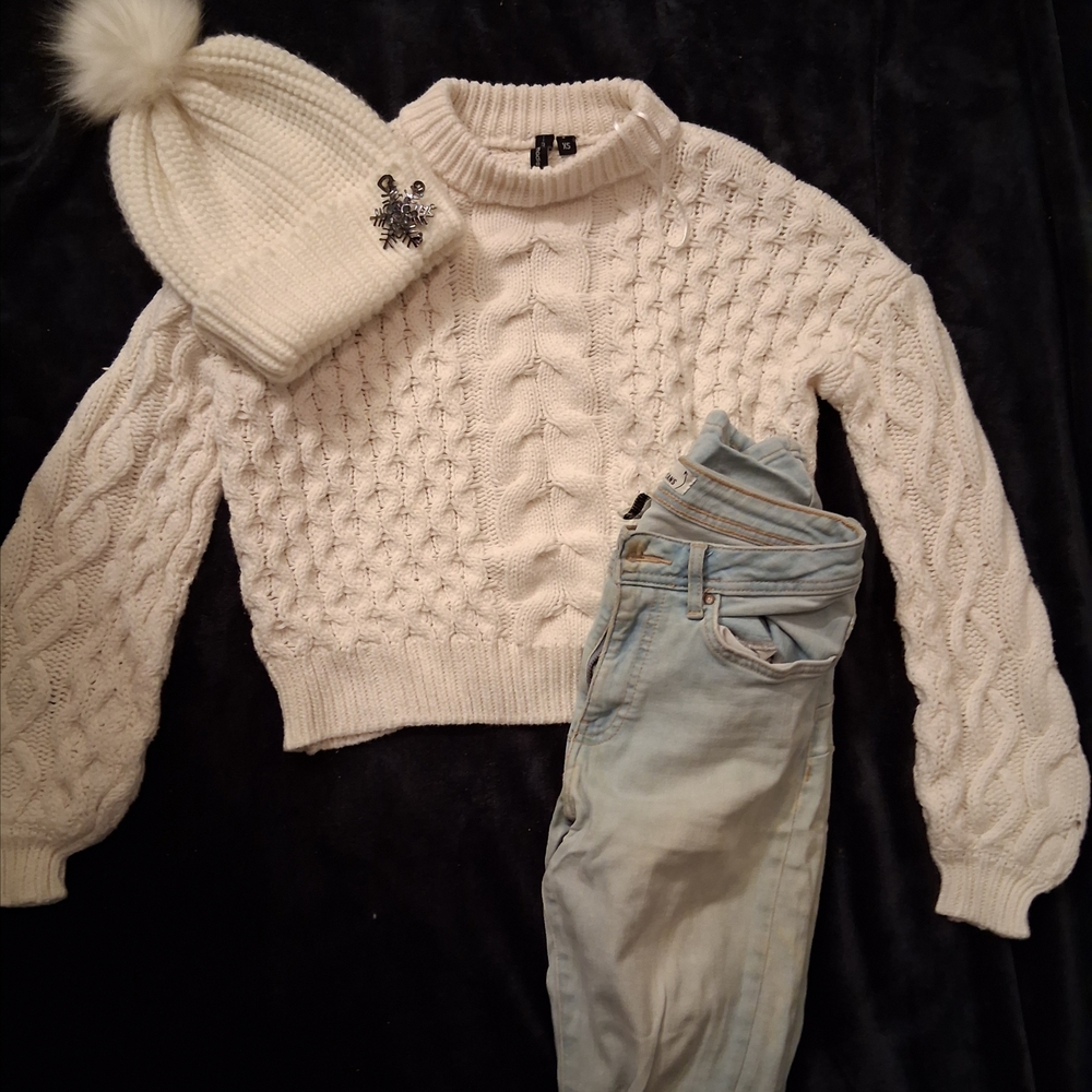 Cozy White Cable Knit Cropped Sweater